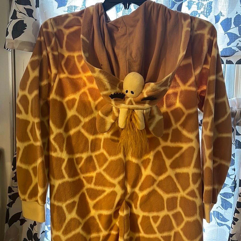 Xhilaration adult/youth character onesie (Giraffe)- M